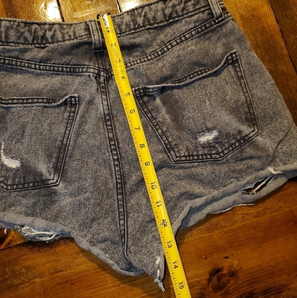 Highest rise distressed cut off shorts Wild Fable size 10 black denim - Picture 9 of 10